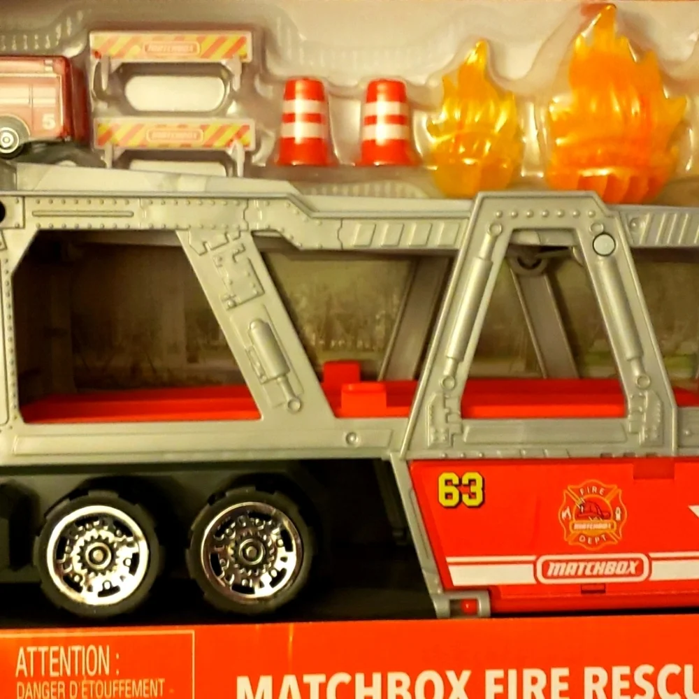 Matchbox Fire Rescue Hauler Playset with 1 Fire-Themed Vehicle